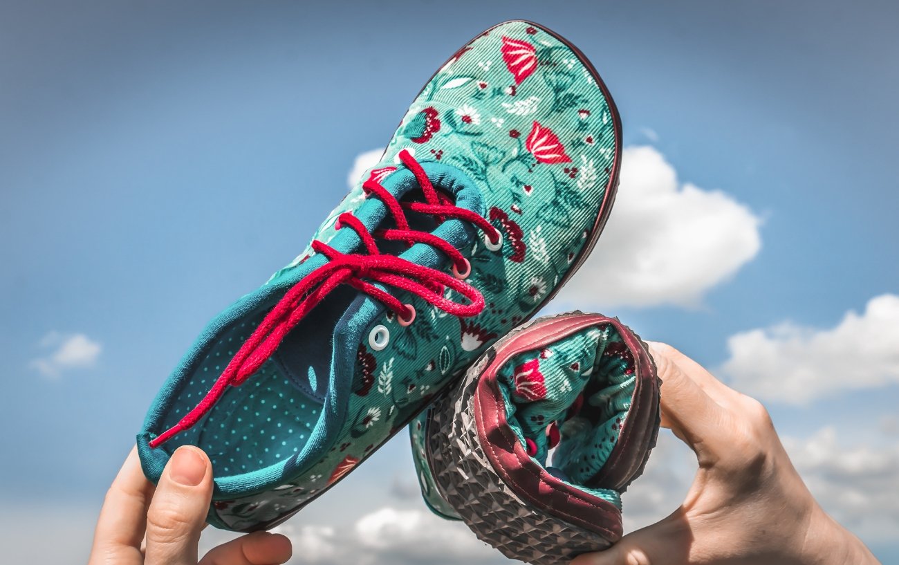 Picture showing flexibility of barefoot shoes