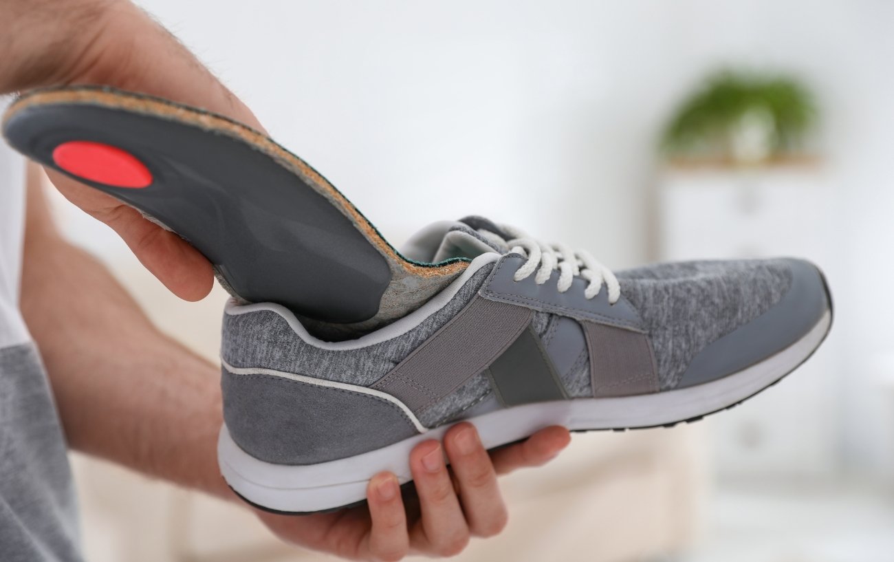 The 7 Best Walking Shoes for Flat Feet in 2025 1