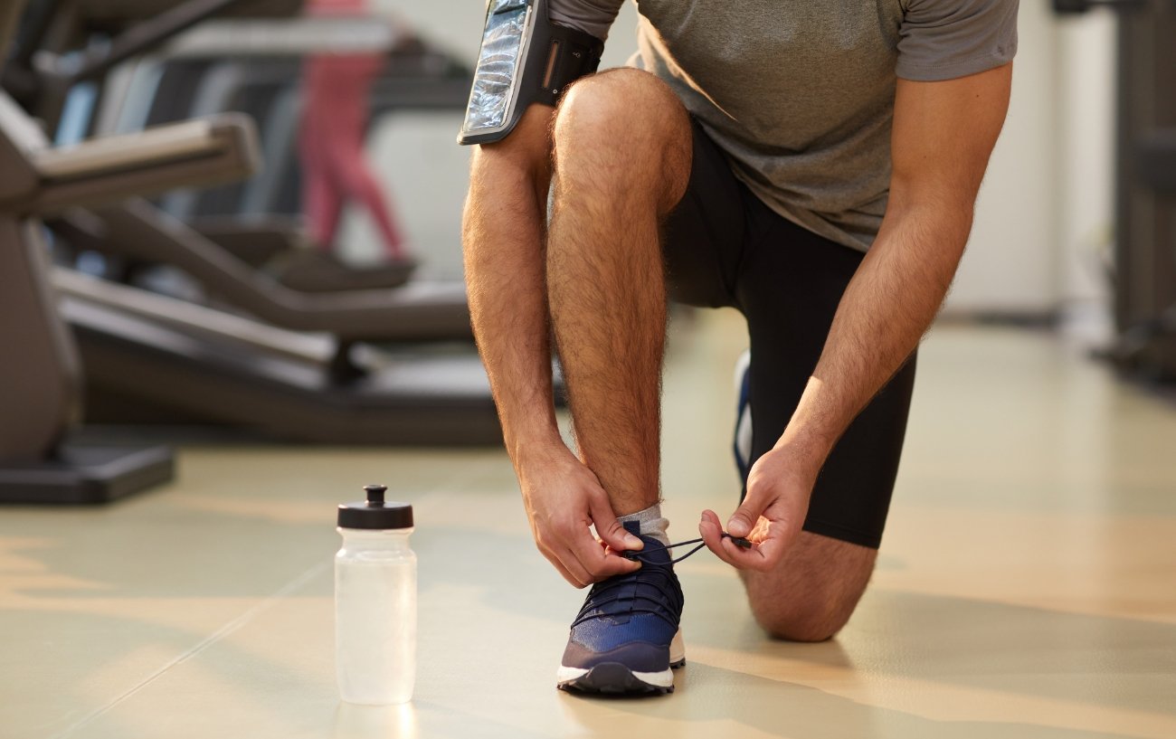 man tying up shoes