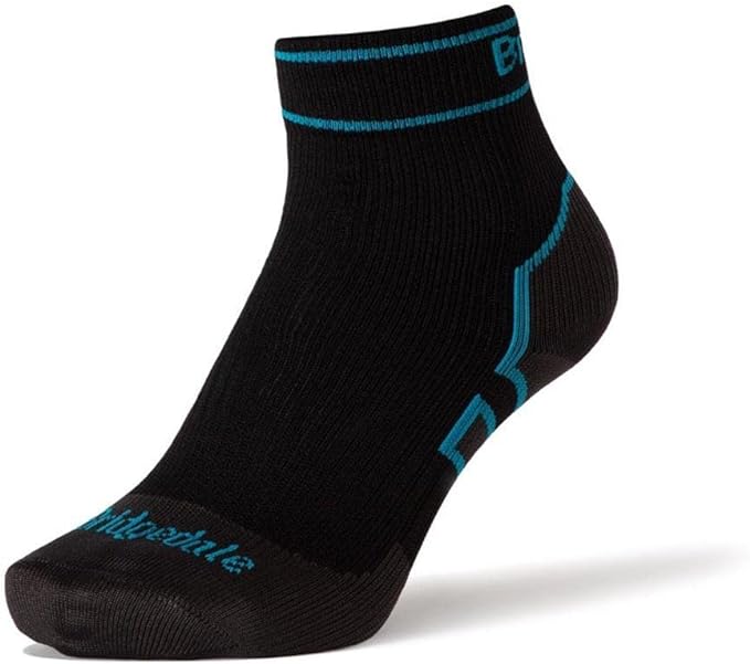 Our Editors Pick The Best Waterproof Socks for Runners 5